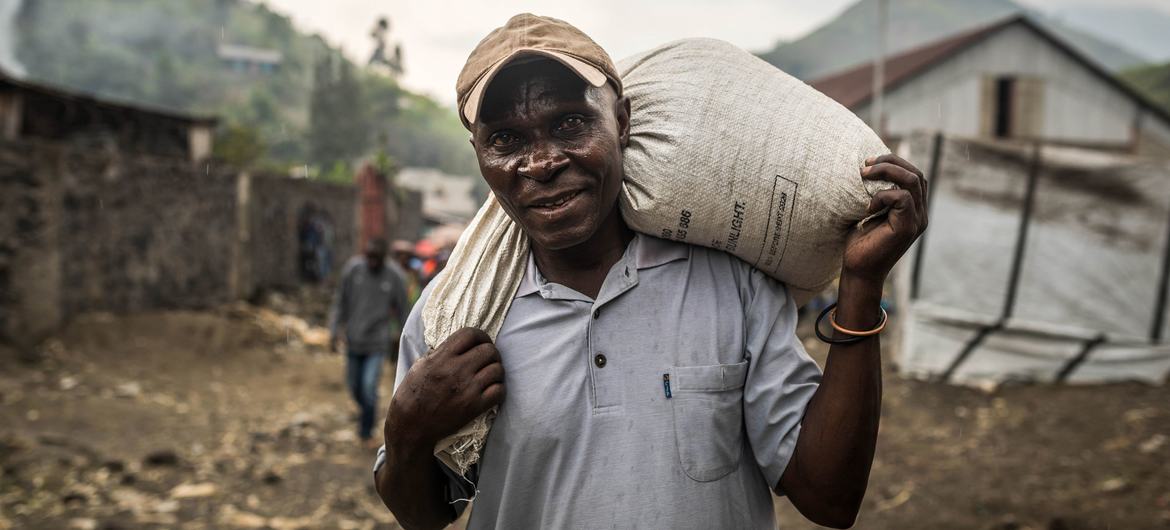 Livraison d'aide alimentaire près de Goma, dans l'est de la RDC.