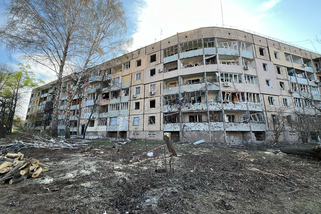 A residential building in the city of Kryvyi Rih in southern Ukraine shows the signs of missile attacks. (file)