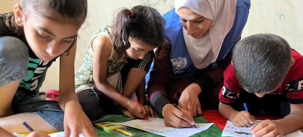 युद्ध के सदमे से बच्चों को उबारने के लिए, UNRWA द्वारा समर्थन मुहैया कराया जा रहा है.