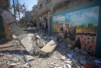 Nuseirat, no centro da Faixa de Gaza, foi severamente danificada pelos bombardeamentos contínuos