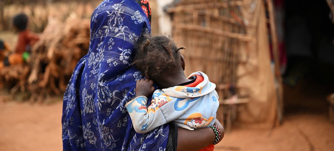 Женщины и девочки в кризисных зонах нуждаются в поддержке и защите.