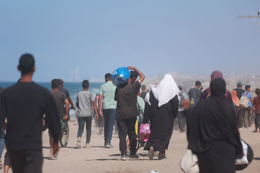 Thousands of people are on the move following a ceasefire agreement in Gaza.