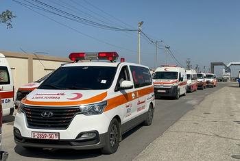 إجلاء مرضى فلسطينيين من قطاع غزة عبر معبر رفح إلى مصر.