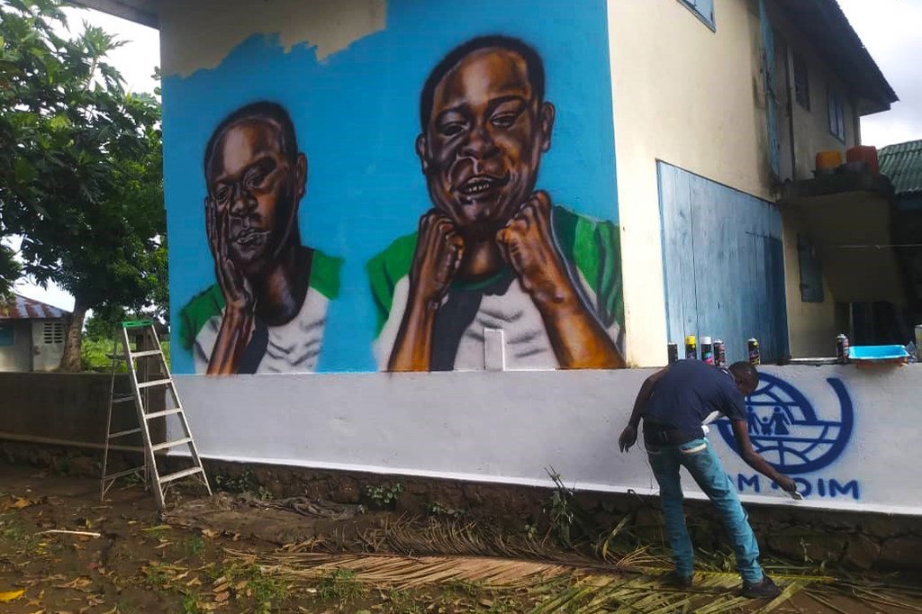 Se han pintado murales en los principales puntos de salida de migrantes en Haití advirtiendo de los peligros de la salida por mar.