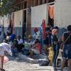 Un groupe de personnes déplacées accueillies dans une école du centre de Port-au-Prince, Haïti.