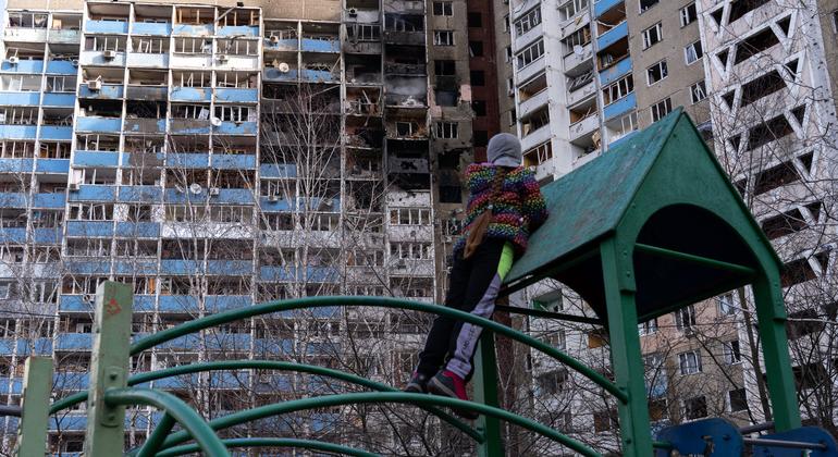 Un edificio de apartamentos dañado por los bombardeos en Kiev, Ucrania (Febrero de 2024).