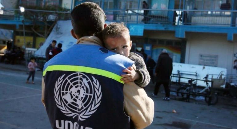 Los niños de Gaza están expuestos a acontecimientos y traumas profundamente angustiosos. La agencia de la ONU para los refugiados (UNRWA) hace todo lo posible por aliviar sus necesidades y su dolor.