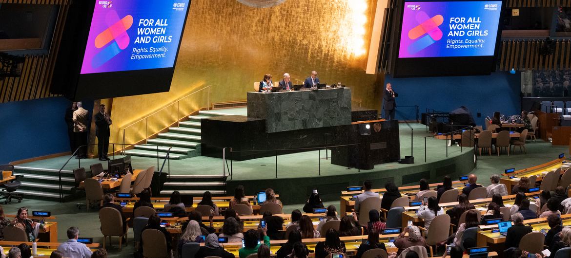 En la Asamblea General de la ONU se celebra una reunión con el Secretario General de la ONU y la sociedad civil.