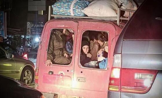 Ливанцы покидают охваченные конфликтом районы страны.  