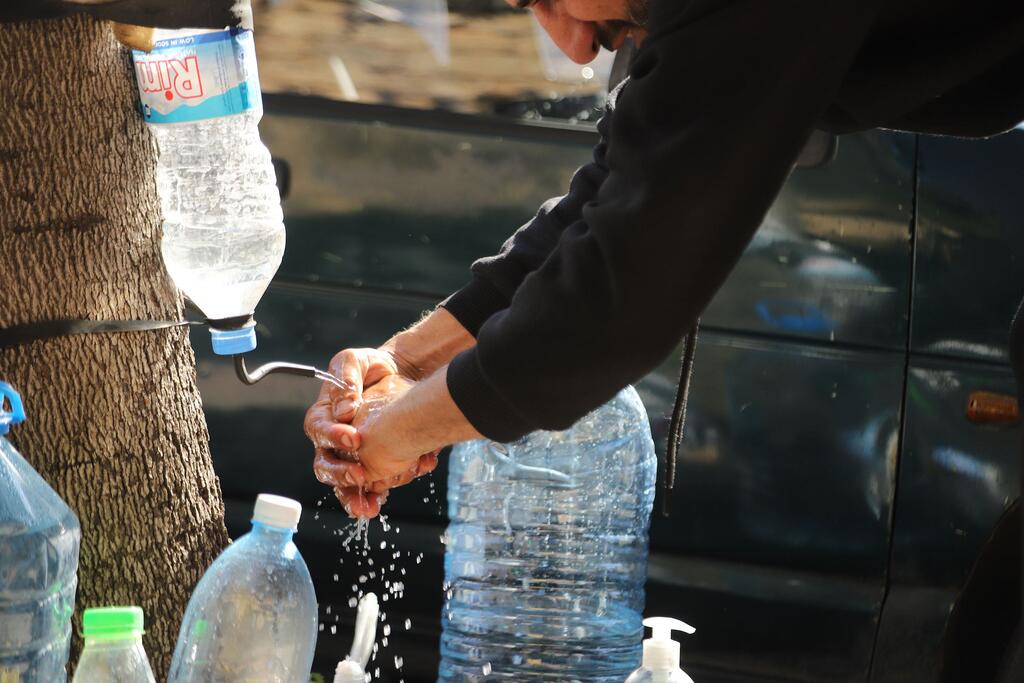Некоторые семьи Бейрута вынуждены жить на улице.