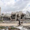 Jan Yunis yace en ruinas tras la retirada de las fuerzas israelíes.