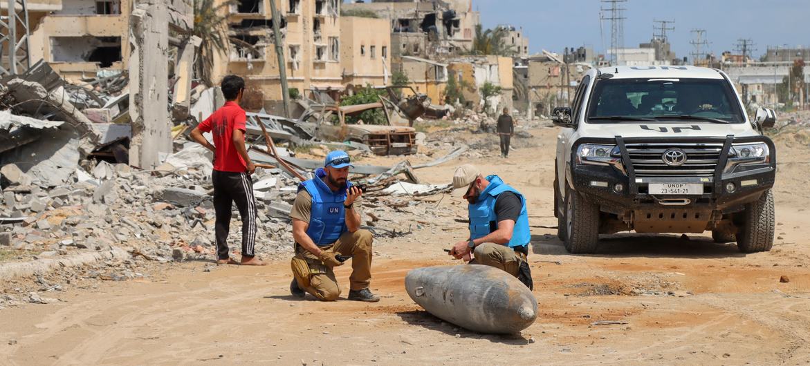 Gaza at 'Most Dangerous' Stage amid Huge Unexploded Weapons Risk - Vimarsana News