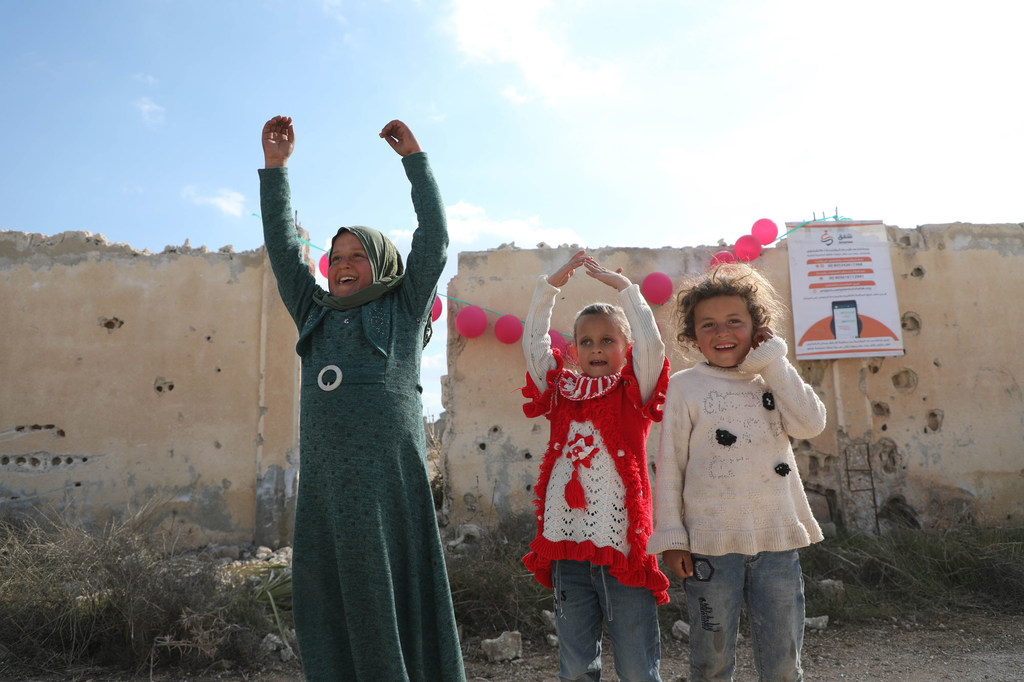 Syrian children welcome the arrival of a UN humanitarian mission (February 2025) Syrian children welcome the arrival of a UN humanitarian mission (February 2025)