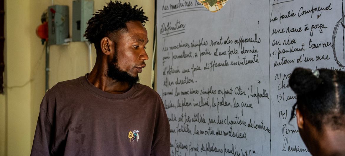 Edens Désir teaches a class at Anténor Firmin school. Edens Désir teaches a class at Anténor Firmin school.