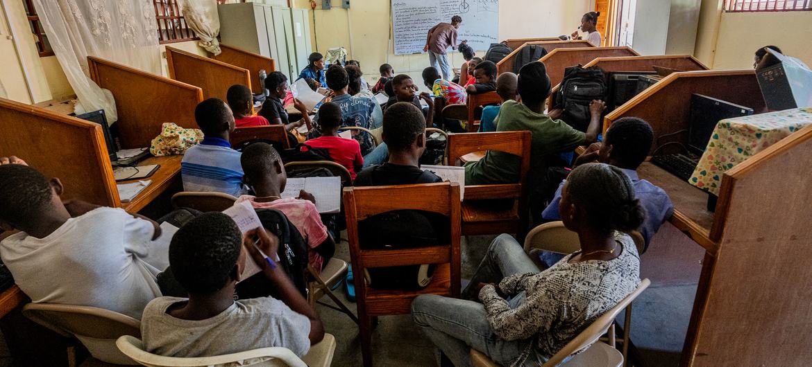 A classroom at Anténor Firmin school in Hinche now serves as both a shelter and an informal learning space for displaced children. A classroom at Anténor Firmin school in Hinche now serves as both a shelter and an informal learning space for displaced children.