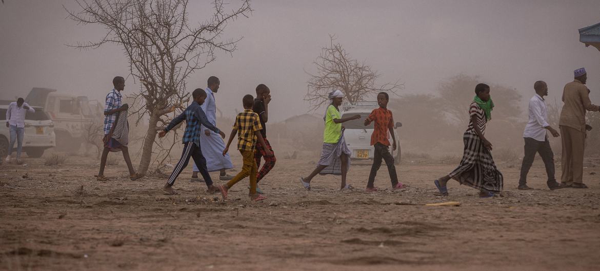 Las tormentas de arena afectan a las comunidades en Garissa, en el norte de Kenya.