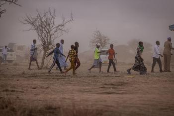 Las tormentas de arena afectan a las comunidades en Garissa, en el norte de Kenya.