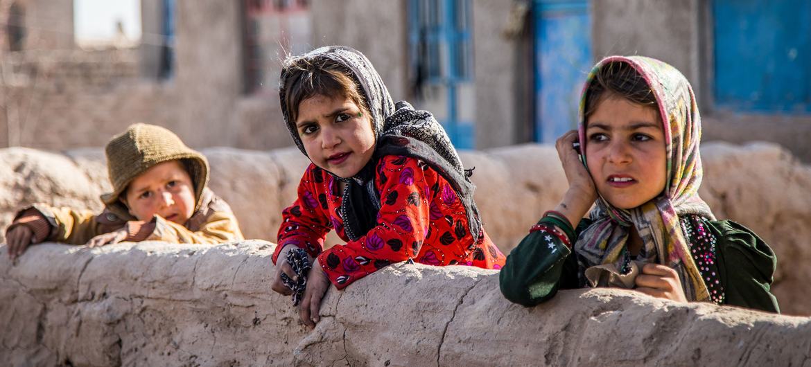 Afghanistan : quatre ans de règne taliban, une génération effacée | ONU Info