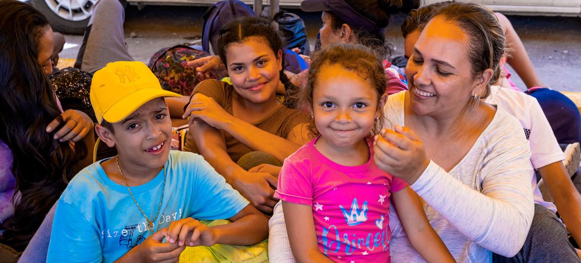 Una familia migrante venezolana de paso por Guatemala en su viaje hacia el norte del continente.