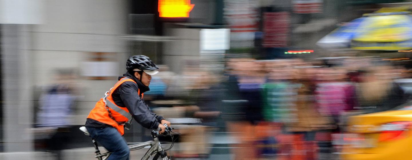 Pedestres, ciclistas e outros usuários das vias enfrentam um maior risco de morte nas estradas