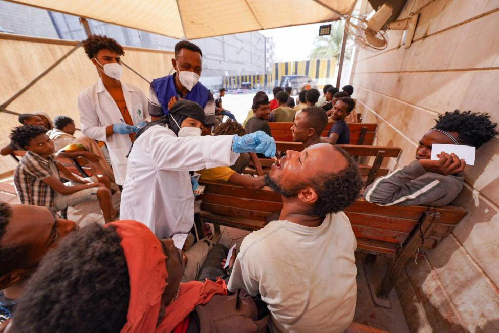 At the IOM Migrant Response Site in Aden, migrants are vaccinated against cholera as part of a nationwide effort to tackle the outbreak.