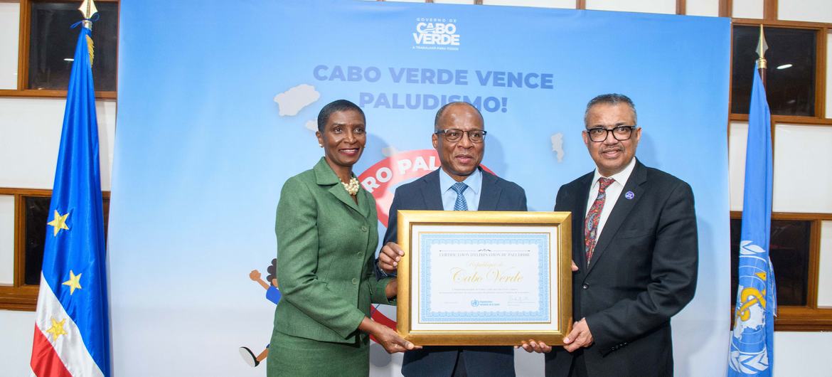 WHO Director-General Tedros Adhanom Ghebreyesus (right) marks elimination of malaria in Cabo Verde with Prime Minister  Ulisses Correia e Silva (centre) and Minister of Health Filomena Mendes Gonçalves (left).