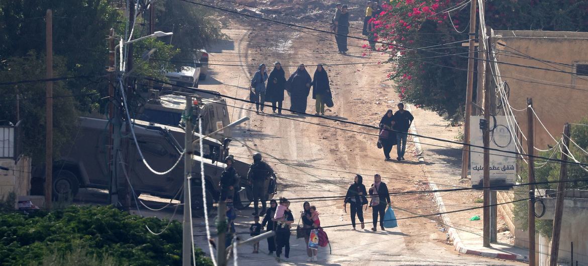 Familias huyen de sus hogares en Cisjordania, debido a la continua escalada de violencia (archivo).
