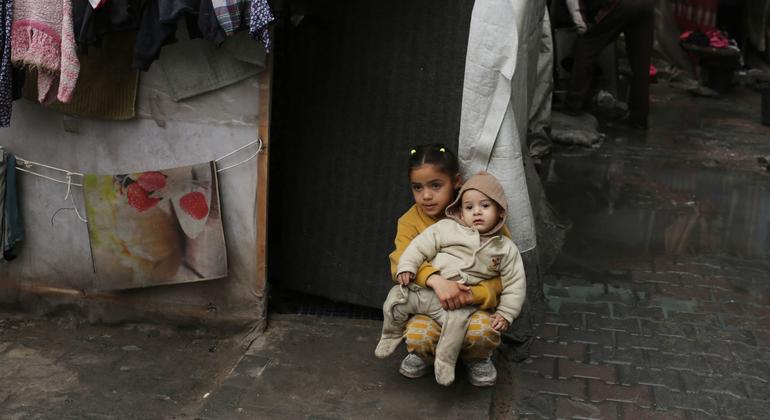 Дети в убежище в Газе.