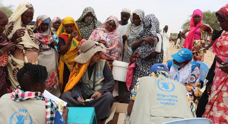 Food is distributed to Sudanese refugees in Koufron, Chad.
