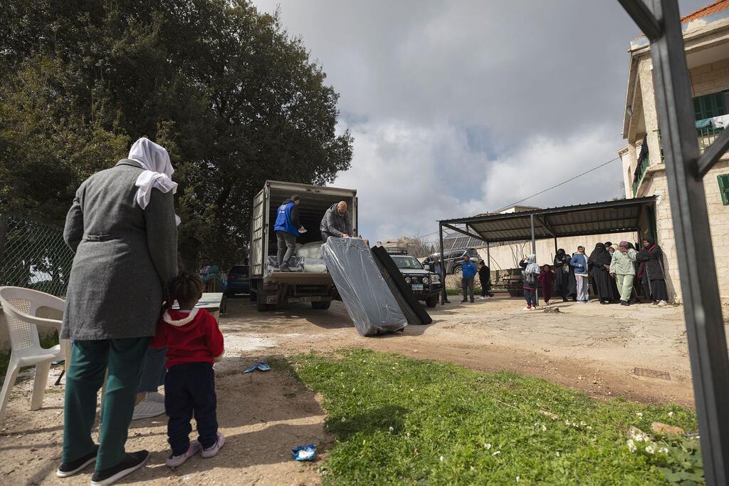 国际移民组织向黎巴嫩流离失所家庭分发床垫。