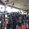 صحفيون يتجمعون للمشاركة في مؤتمر صحفي في الصومال.