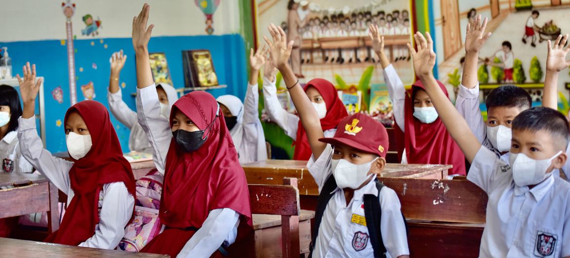 Elementary school students in South Sulawesi province, Indonesia return to class in March 2022 following the outbreak of the COVID-19 pandemic.