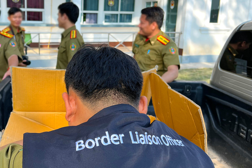 Un officier de liaison frontalier au Laos.