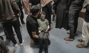  Un niño resulta herido en un ataque aéreo israelí sobre la ciudad de Gaza. (Abril 2025)
