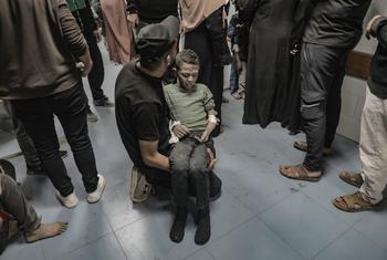  Un niño resulta herido en un ataque aéreo israelí sobre la ciudad de Gaza. (Abril 2025)