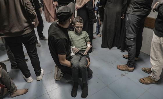  Un niño resulta herido en un ataque aéreo israelí sobre la ciudad de Gaza. (Abril 2025)