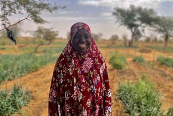 A WFP-supported community gardening project in Satara, Niger, includes participants like Foureyratou Saidou, who are seeing their incomes grow, along with their hopes for the future.