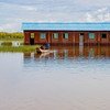 Une école abandonnée en raison de la montée des eaux du lac Tanganyika.