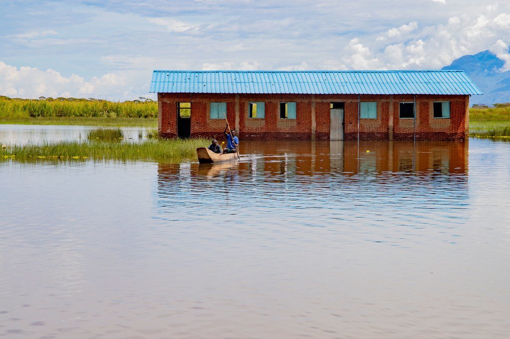 Una escuela ha sido abandonada debido a la subida de las aguas del lago Tanganica, en Burundi.