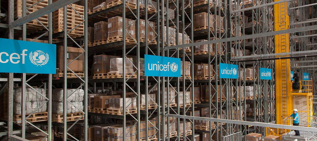 Centro de acopio humanitario de UNICEF en Copenhague.