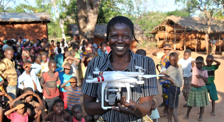 2016 में, यूनीसेफ़ ने दवा और टीके सहित समस्त मानवीय सामग्री पहुँचाने के लिए अफ़्रीका में पहला "ड्रोन कॉरिडोर" स्थापित किया.