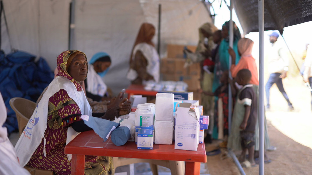 联合国儿童基金会支持的流动诊所为苏丹达尔富尔地区因暴力冲突流离失所的人们提供医疗服务。