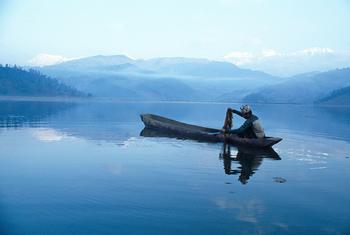 Le lac Fewa au Népal