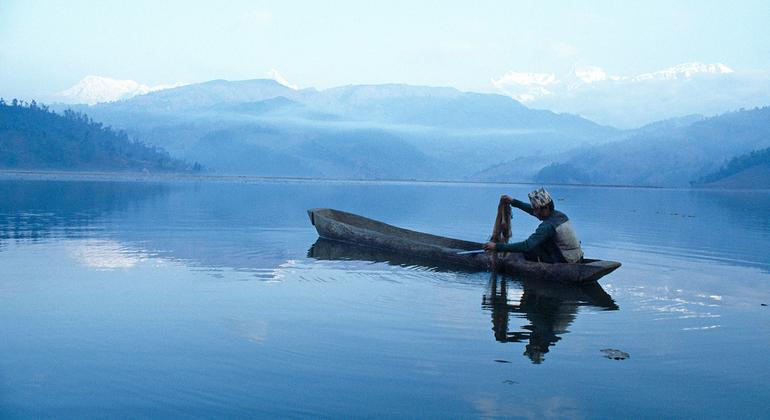 Озеро Фева в Непале.