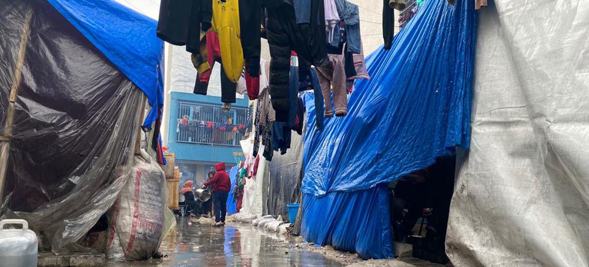 Os habitantes de Gaza continuam a viver em abrigos temporários