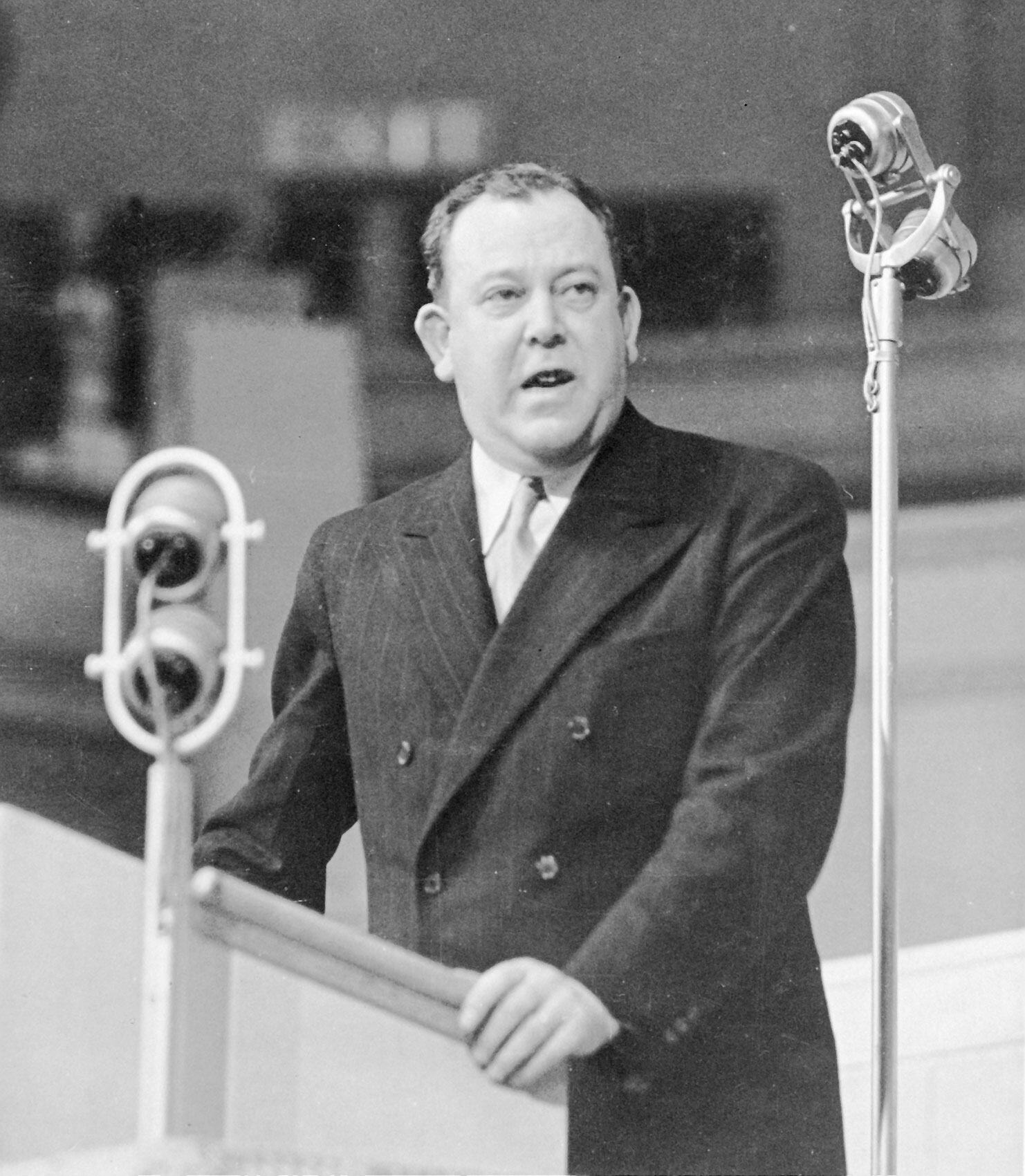 Trygve Lie de Norvège, premier secrétaire général des Nations Unies, prononce son discours d'inauguration lors de la première session de l'Assemblée générale des Nations Unies à Central Hall, à Londres, le 2 février 1946.