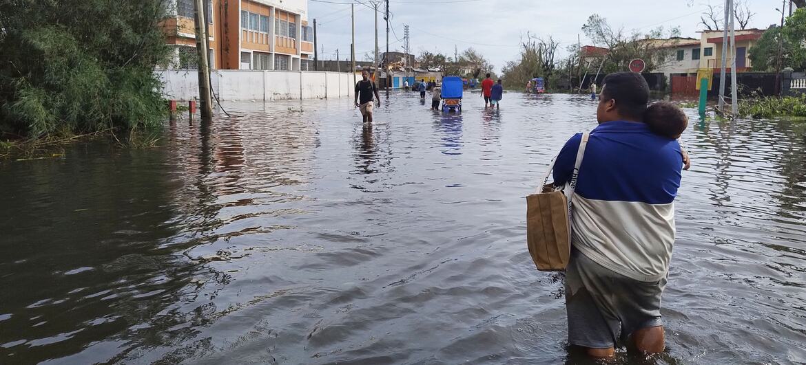 Residents of Toamasina wade through flooded streets after Cyclone Gezani hit Madagascar on February 10, disrupting infrastructure and cutting off access to essential services. WFP teams are working to deliver aid to affected communities.
