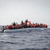 非政府组织“地中海急救”在利比亚海岸外营救移民。