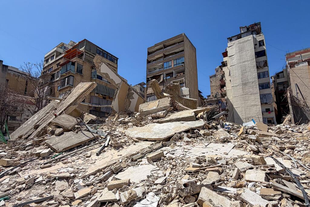 Разрушенные жилые здания в Бейруте.