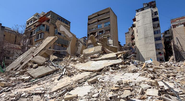 Разрушенные жилые здания в Бейруте.